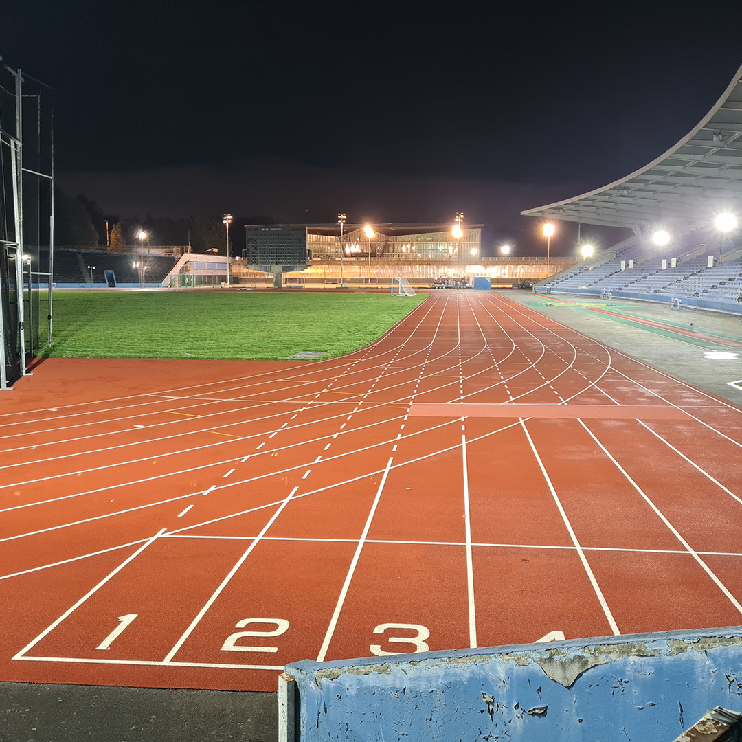Ritelite Sports-LITE training kit lights up single tennis court in the dark for winter training