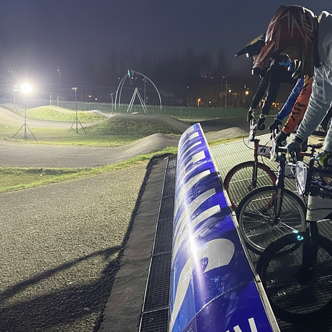 Ritelite Sports-LITE battery powered portable sports lights lighting up multiple netball courts for winter training