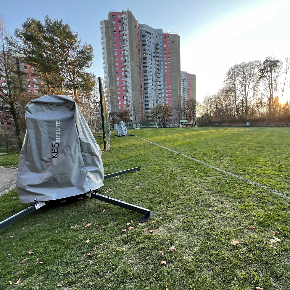 Ritelite Sports-LITEs battery powered portable floodlights light up dark rugby pitch for winter training