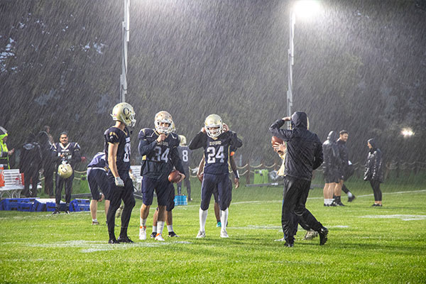 AmericanFootball-Match9084
